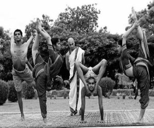 Lekcja jogi w pałacu Mysore